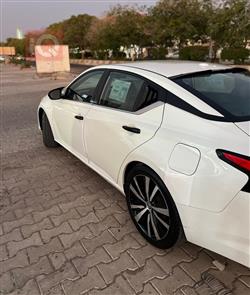 نیسان ئەلتیما